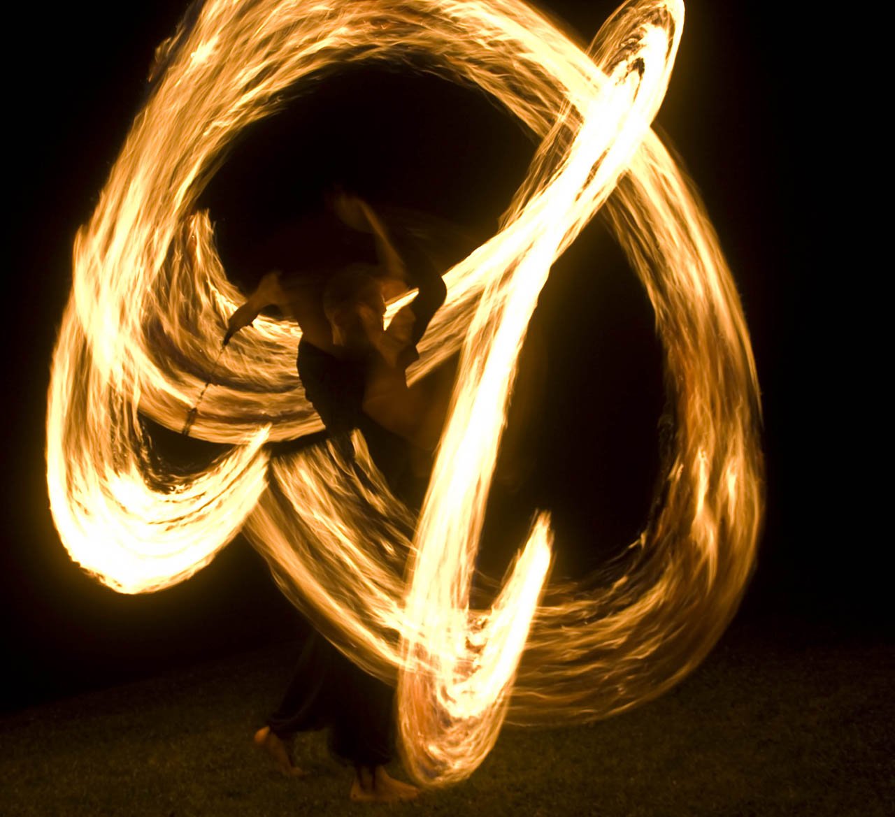 Association JONGLARGONNE : Photos de jonglage de feu et de lumière